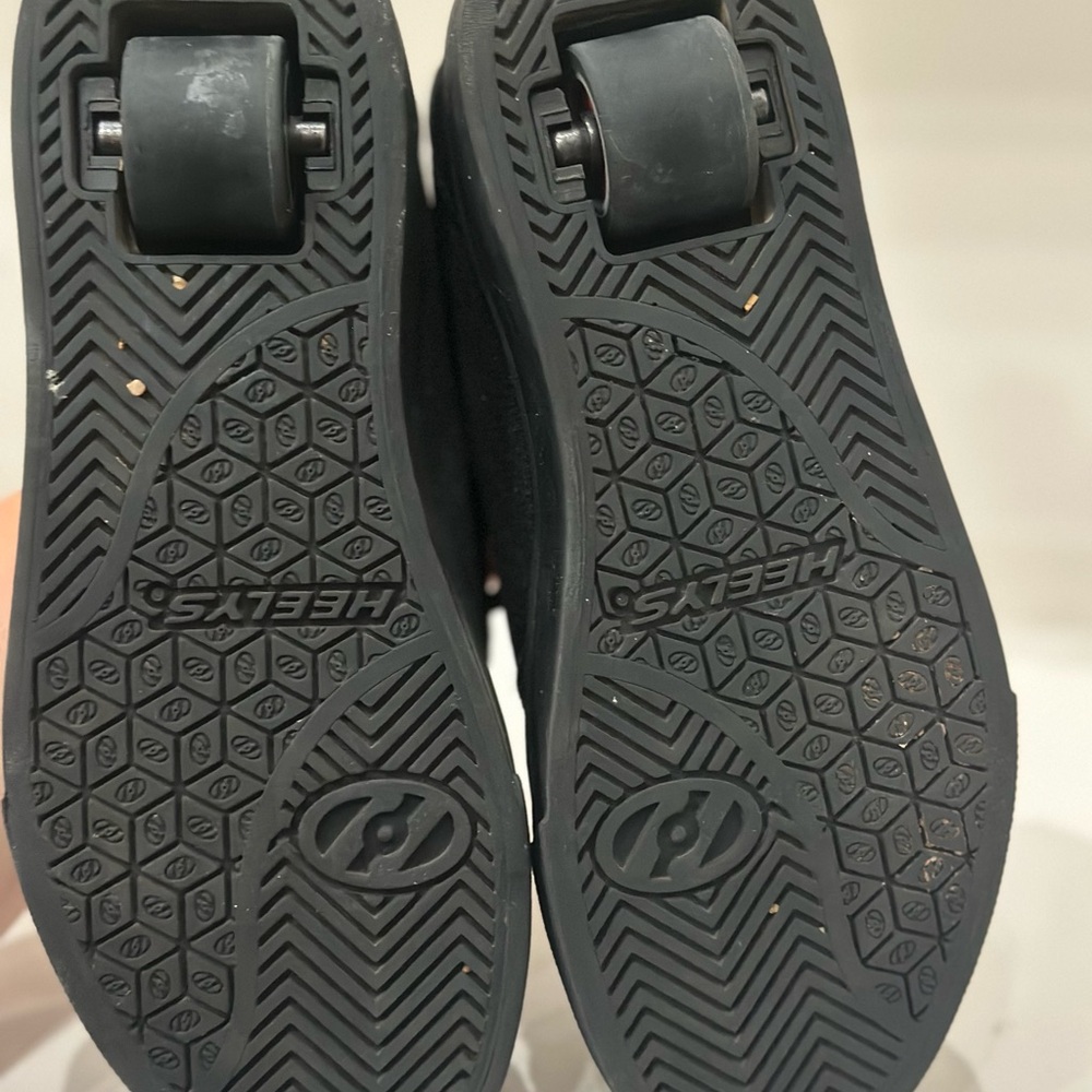 Heelys Size 4 - Picture 3 of 6